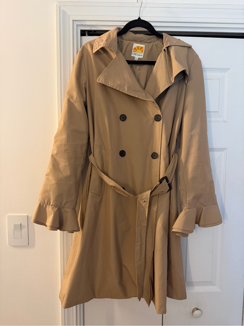 Classic Women's Tan Trench Coat with Belt